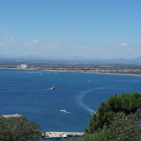 Apartamento con terraza y vistas al mar Rosas Exterior foto